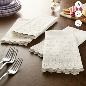 Pioneer Woman White Eyelet Napkin Set